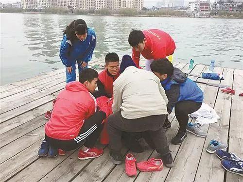 南京头条学生落水事件,悲剧再现，校园水域安全警钟长鸣